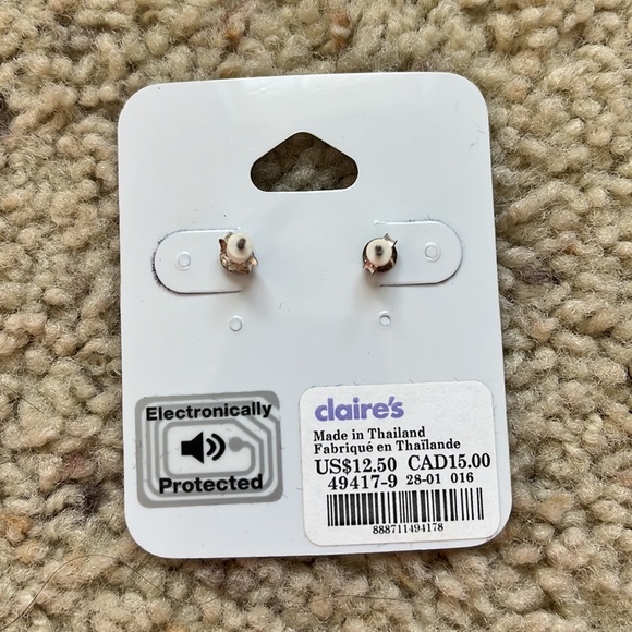 Claire’s Fox Earrings - Picture 2 of 2